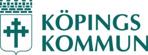 Logotyp för Köpings Kommun föreställande en stiliserad sköld med tre kors och tegelmönster, med texten bredvid.